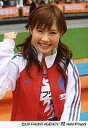【中古】生写真(ハロプロ)/アイドル/モーニング娘。 モーニング娘。/安倍なつみ/バストアップ・ジャージ赤白・背景グラウンド・右手グー・笑顔/公式生写真