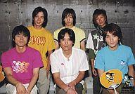 【中古】生写真(ジャニーズ)/アイドル/V6 V6/集合(6人)/横型・座り・センター坂本・背景グレー・長野右手に団扇/Jonny’s Film Festa 2004のサムネイル