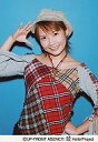 【中古】生写真(ハロプロ)/アイドル/モーニング娘。 モーニング娘。/安倍なつみ/腰上・衣装赤・緑・ベージュ・グレー・チェック・帽子・右手パー・左手腰・背景水色/公式生写真