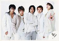 【中古】生写真(ジャニーズ)/アイドル/嵐 嵐/集合(5人)/横型・膝上・衣装白・松本ピース/公式生写真