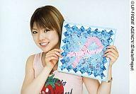 【中古】生写真(ハロプロ)/アイドル/モーニング娘。 モーニング娘。/小川麻琴/横型・バストアップ・衣装ピンク・両手にキルト/公式生写真