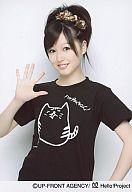 【中古】生写真(ハロプロ)/アイドル/モーニング娘。 モーニング娘。/久住小春/上半身 衣装黒 Tシャツ 右手パー/公式生写真