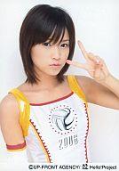 【中古】生写真(ハロプロ)/アイドル/モーニング娘。 モーニング娘。/亀井絵里/バストアップ・衣装白.黄色.赤・バレーのユニフォーム「2006」・左手ピース/公式生写真
