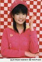 【中古】生写真(ハロプロ)/アイドル/モーニング娘。 モーニング娘。/道重さゆみ/上半身・衣装ピンク・帽子・左手パー・背景赤白/公式生写真
