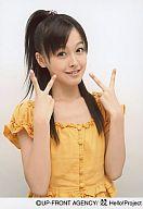 【中古】生写真(ハロプロ)/アイドル/モーニング娘。 モーニング娘。/久住小春/上半身・衣装黄色・両手ピース/公式生写真