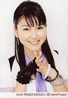 【中古】生写真(ハロプロ)/アイドル/モーニング娘。 モーニング娘。/光井愛佳/上半身・衣装紫・両手交差・歯見せ・背景白/公式生写真