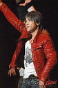 【中古】生写真(ジャニーズ)/アイドル/KinKi Kids KinKi Kids/堂本光一/ライブフォト・膝上・赤ジャケット・白インナー・ジーンズ・ネックレス・右手伸ばし・体左向き/2Lサイズ/Endless SHOCK