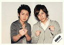 【中古】生写真(ジャニーズ)/アイドル/嵐 嵐/大野智・二宮和也/横型・衣装黒・グレー・上半身・両手グー・Your Eyes/公式生写真