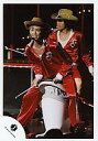 【中古】生写真(ジャニーズ)/アイドル/Kis-My-Ft2 Kis-My-Ft2/北山宏光/ライブフォト・全身・ヘッドマイク・赤ジャージ・ジョーバに跨る/公式...