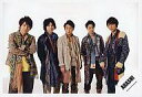 【中古】生写真(ジャニーズ)/アイドル/嵐 嵐/5人(集合)/横型・膝上・センター大野・背景白・Face Down/公式生写真
