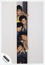 【中古】生写真(ジャニーズ)/アイドル/嵐 嵐/5人(集合)/上半身・覗き込み・白い壁・笑顔・Face Down/公式生写真