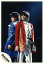 【中古】生写真(ジャニーズ)/アイドル/Sexy Zone SexyZone/菊池風麿・中島健人/ライブフォト・膝上・衣装青・赤・ズボン白・マイク・背景黒/公式生写真