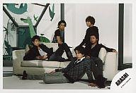 【中古】生写真(ジャニーズ)/アイドル/嵐 嵐/5人(集合)/横型・座り・ソファ白・背景白・櫻井寝そべり・5×10 All the BEST! CLIPS 1999-2009/公式生写真