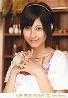 【中古】生写真(ハロプロ)/アイドル/°C-ute °C-ute/梅田えりか/バストアップ・指絡め・衣装白ピンク・白パーカー・背景棚・観葉植物/公式生写真