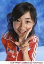 【中古】生写真(ハロプロ)/アイドル/Berryz工房 Berryz工房/熊井友理奈/バストアップ・衣装赤ジャージ・左手ピース・背景青/公式生写真