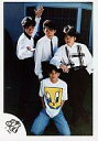 【中古】生写真(ジャニーズ)/アイドル/光GENJI 光GENJI/赤坂・内海・諸星・佐藤敦/全身・シャツ白・ズボン黒・赤坂両手パー・背景紺色のタイル/公式生写真