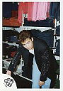 【中古】生写真(ジャニーズ)/アイドル/光GENJI 光GENJI/諸星和己/膝上・ジャケット黒・前屈み・ジーンズ・カメラ目線/公式生写真