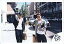 【中古】生写真(ジャニーズ)/アイドル/光GENJI 光GENJI/諸星和己・大沢樹生/横型・膝上・ジャケットグレー・ジャケット黒・大沢帽子・諸星サングラス・背景街・車/公式生写真 360円