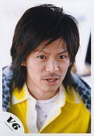 【中古】生写真(ジャニーズ)/アイドル/V6 V6/森田剛/バストアップ・黄色シャツ・豹柄ジャケット/公式生写真