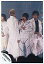 【中古】生写真(ジャニーズ)/アイドル/J-FRIENDS J-FRIENDS/三宅健・城島茂/ライブフォト・膝上・衣装白・三宅右手マイク・城島左足曲げ・背景黒/公式生写真 200円