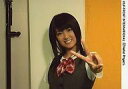【中古】生写真(ハロプロ)/アイドル/Berryz工房 Berryz工房/徳永千奈美/横型・上半身・制服・左手ピース・背景オレンジ/公式生写真
