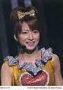 【中古】生写真(ハロプロ)/アイドル/モーニング娘。 モーニング娘。/辻希美/ライブフォト・バストアップ・衣装黄色・ハートのイラスト・イヤホンマイク・背景黒・2Lサイズ/2005/4/10/公式生写真