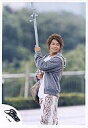 【中古】生写真(ジャニーズ)/アイドル/SMAP SMAP/香取慎吾/膝上・グレーのフード付きジャケット・体左向き・両手鉄の棒・目線右・背景緑/公式生写真