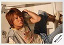【中古】生写真(ジャニーズ)/アイドル/関ジャニ∞ 関ジャニ∞/安田章大/グレーシャツ・ジーンズ・左手頭・座り・ブーツ/公式生写真