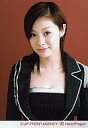 【中古】生写真(ハロプロ)/アイドル/Hello! Project Hello! Project/松浦亜弥/バストアップ・衣装黒・背景赤/公式生写真