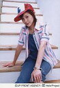 【中古】生写真(ハロプロ)/アイドル/Hello! Project Hello! Project/松浦亜弥/膝上・赤・青のストライプ柄シャツ・オーバーオール・帽子・階段に座り/公式生写真