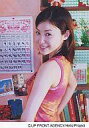 【中古】生写真(ハロプロ)/アイドル/ハロプロ ハロプロ/松浦亜弥/上半身・衣装オレンジ、ピンク・左向き・背景カレンダー/公式生写真