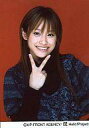 【中古】生写真(ハロプロ)/アイドル/モーニング娘。 モーニング娘。/高橋愛/上半身・衣装紺色の花柄模様・右手ピース・背景赤・笑顔/公式生写真(3)