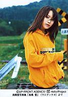 【中古】生写真(ハロプロ)/アイドル/モーニング娘。 モーニング娘。/高橋愛/上半身・オレンジ色パーカー・体右向き・踏み切り/高橋愛写真集「高橋 愛」(ワニブックス)より
