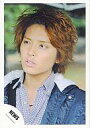 【中古】生写真(ジャニーズ)/アイドル/NEWS NEWS/手越祐也/顔アップ・ジャケット黒・シャツチェック水色・目線左/公式生写真