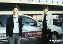 【中古】生写真(ジャニーズ)/アイドル/V6 V6/森田剛・井ノ原快彦/横型・衣装黒・白・ジーンズ・ズボン黒・背景車・目線左/ホールドアップダウン