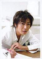 【中古】生写真(ジャニーズ)/アイドル/嵐 嵐/相葉雅紀/バストアップ・衣装シャツ白・右手シャープペン..