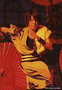 【中古】生写真(ジャニーズ)/アイドル/Mis Snow Man Mis Snow Man/真田佑馬/ライブフォト・膝上・衣装和服オレンジ・両手上げ・枠無し/滝沢歌舞伎2011
