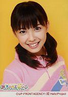 【中古】生写真(ハロプロ)/アイドル/°C-ute °C-ute/中島早貴/バストアップ・ピンク色シャツ・背景黄色・笑顔・メタリック仕様/°C-uteライブツアー2007秋 〜放課後のエッセンス〜