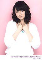 【中古】生写真(ハロプロ)/アイドル/Berryz工房 Berryz工房/菅谷梨沙子/上半身・衣装白・両手グー・背景ピンク/Shopオリジナル