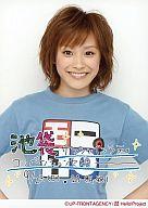 【中古】生写真(ハロプロ)/アイドル/モーニング娘。 モーニング娘。/高橋愛/バストアップ・衣装Tシャツ青・両手腰・「池袋サンシャインシティーコンベンションセンター」・2Lサイズ/公式生写真