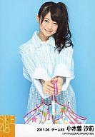 【中古】生写真(AKB48・SKE48)/アイドル/SKE48 小木曽汐莉/傘・膝上・両手前・「2011.06」/SKE48 2011年6月度 個別生写真「コスプレ衣装 レインコート」