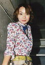 【中古】生写真(ハロプロ)/アイドル/モーニング娘。 モーニング娘。/保田圭/上半身・衣装白・花柄・体右向き・背景グレー・階段・枠無し/公式生写真