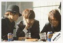 【中古】生写真(ジャニーズ)/アイドル/KAT-TUN KAT-TUN/中丸・亀梨・上田/横型・バストアップ・座り・衣装黒・中丸右手顔の横・上田帽子/公式生写真【タイムセール】 - ネットショップ駿河屋 楽天市場店