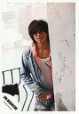 【中古】生写真(ジャニーズ)/アイドル 赤西仁/膝上・デニムジャケット・ジーンズ・ロゴ「JIN AKANISHI」/公式生写真