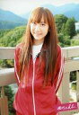 【中古】生写真(AKB48・SKE48)/アイドル/AKB48 仁藤萌乃/膝上・赤色ジャージ・両手後ろ/週刊AKB
