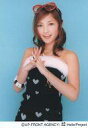 【中古】生写真(ハロプロ)/アイドル/モーニング娘 モーニング娘。/石川梨華/上半身・衣装黒白・両手組み・眼鏡・背景水色/公式生写真