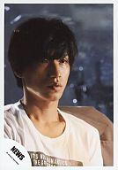 【中古】生写真(ジャニーズ)/アイドル/NEWS NEWS/錦戸亮/顔アップ・Tシャツ白・目...