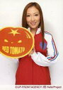 【中古】生写真(ハロプロ)/アイドル/Hello!Project Hello! Project/前田有紀/上半身・衣装赤・白のジャージ・両手「RED TOMAT...