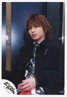 【中古】生写真(ジャニーズ)/アイドル/KinKi Kids KinKi Kids/堂本光一/上半身・座り・衣装黒・インナ..
