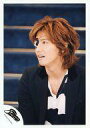 【中古】生写真(ジャニーズ)/アイドル/SMAP SMAP/木村拓哉/バストアップ・衣装黒白・眼帯・目線左・口開け・背景紺/公式生写真
